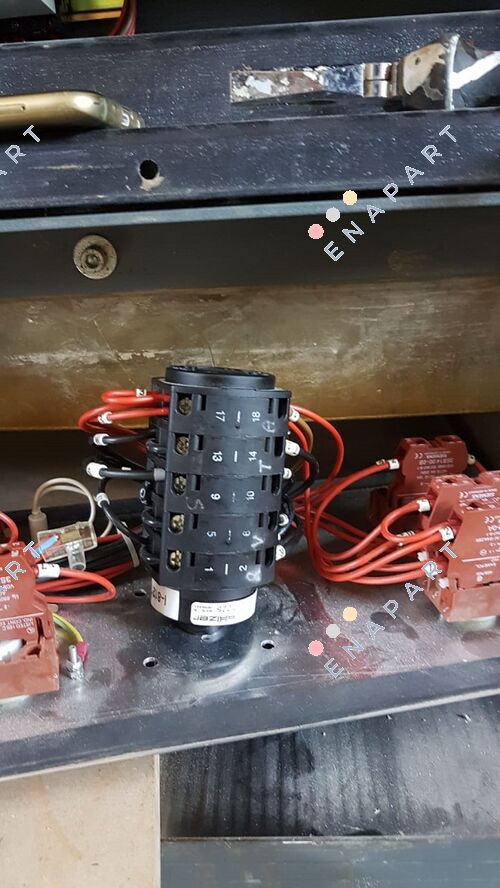 T225-I-8121 Interruptor triângulo estrela